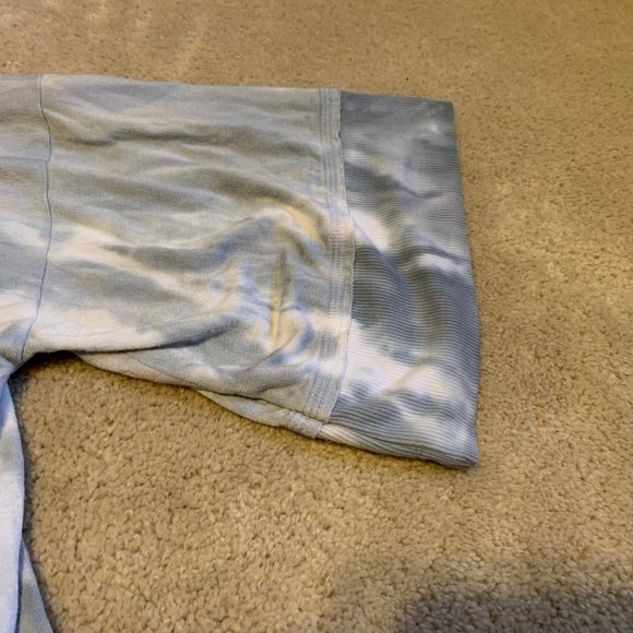 NWT Red Haute Tie Dye Slouchy Crew Neck Twist Tie Tee Shirt Size S - Picture 4 of 12